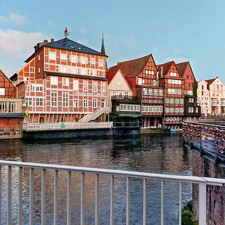 08 No8a Boardinghouse